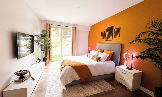 Encino Apartamento | Relaxing 2 BR Oasis w/ Parking