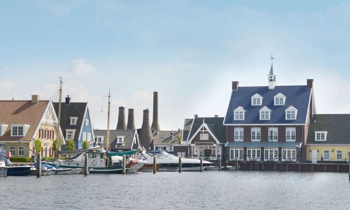 Municipality of Huizen Casa | Relaxing 2-Unit Stay by Gooimeer | Walk Naarderbos & Explore Nightlife