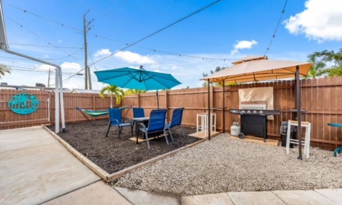 Iona Casa | Relaxing 2Bd, 2Ba home in Fort Myers, close to the beach! Sleeps 6