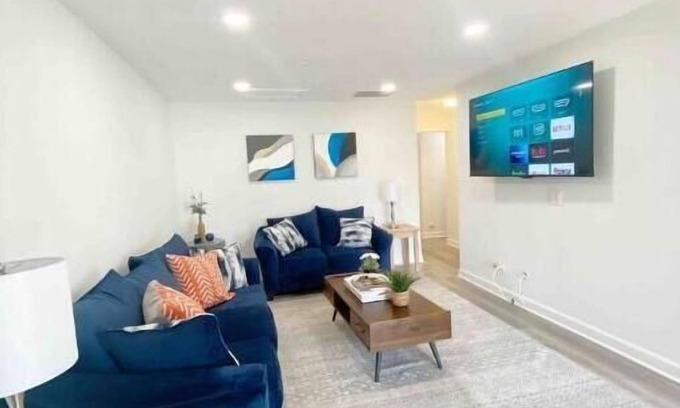 Rolling Meadows Casa | Relaxing 3 bedroom one level home