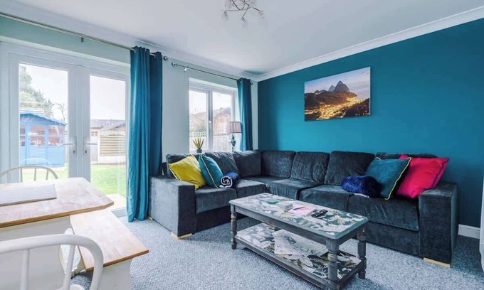 Broughton Casa | Relaxing 3 bedroom Chester Home with garden