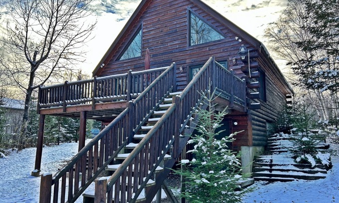 Oneida County Casa | Relaxing 3-bedroom family friendly cabin on Willow Lake with WiFi, AC, Washer&D