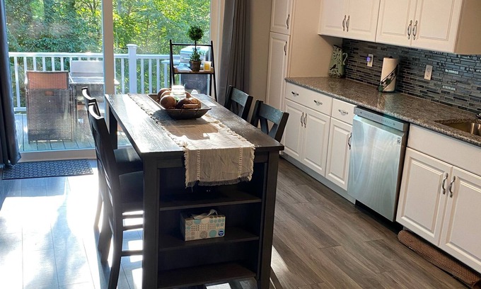 Town of Concord Casa | Relaxing 3 story townhouse