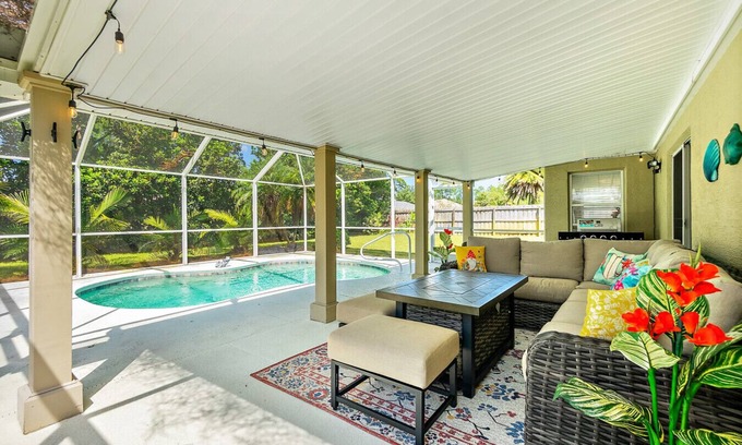 Palm Coast Casa | Relaxing 3bd Pool Home w/Lanai & Lush Backyard