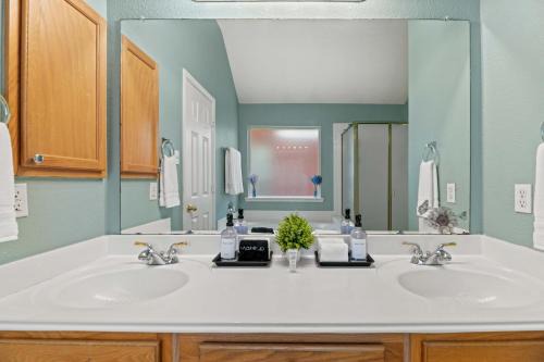 The Colony Casa | Relaxing 3BR 2BA Oasis - Hot Tub & 5 Beds!