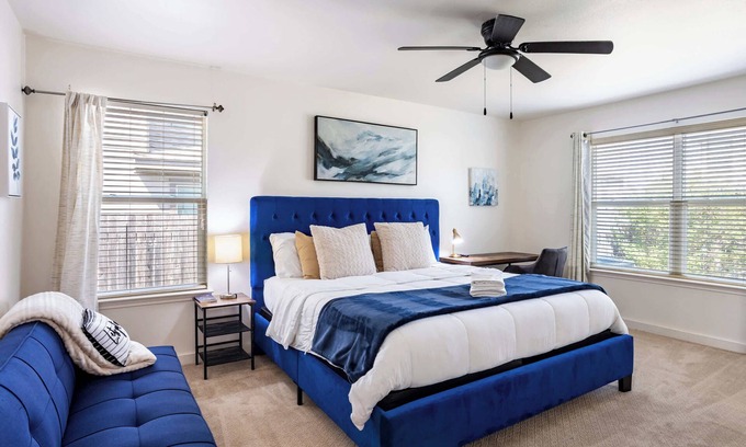 Austin Casa | Relaxing 3BR Austin stay with BBQ & Backyard