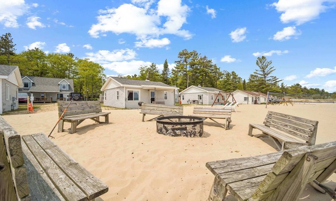 Greenbush Apartamento | Relaxing 3BR Retreat on Lake Huron’s Shore