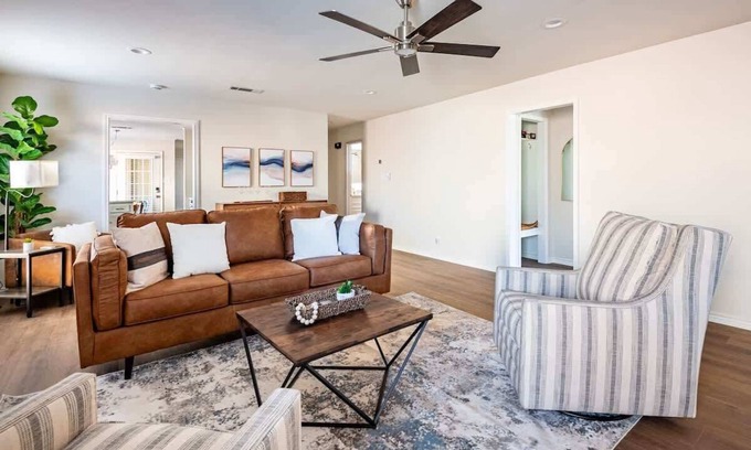 Corsicana Casa | Relaxing 3BR Stay - BBQ, Games & Comfort!