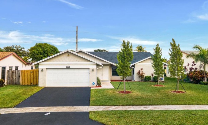 Sunrise Casa | Relaxing 4 Bedroom Home With Pool