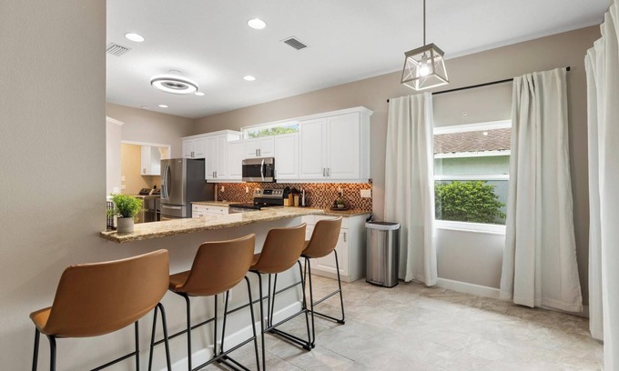 South Gate Ridge Casa | Relaxing 4BR Home with Saltwater Pool/Spa, Near the Beach, 30 day minimum, perfe