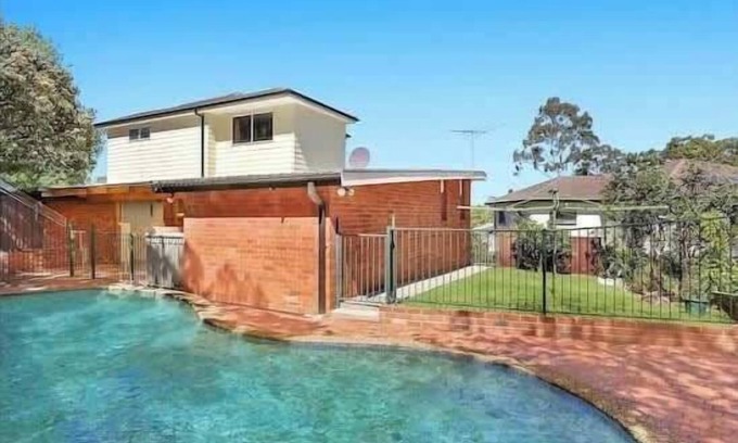 Carlingford Casa | Relaxing 6 Bedroom Escape in Carlingford with Pool