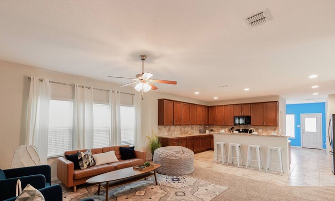 Converse Casa | Relaxing and Spacious Home Away from Home