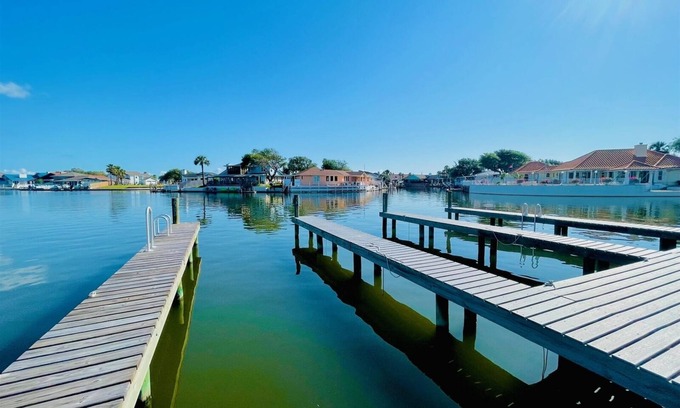 Harbor Oaks Casa | Relaxing Bayhouse Condominium Living