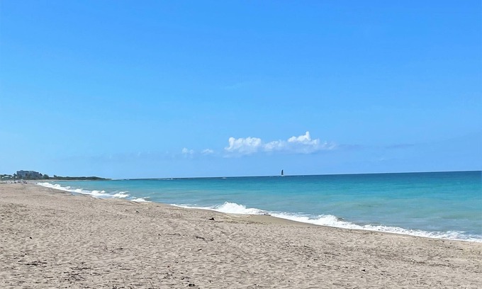 Port Saint Lucie Casa | Relaxing Beautiful 5 BR with heated pool & spa!
