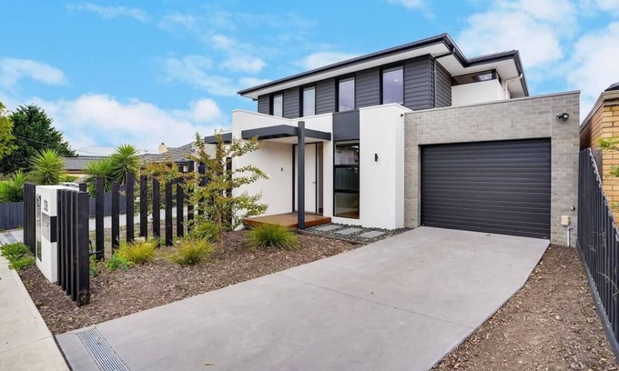 Bentleigh Casa | Relaxing Bentleigh Executive Family Getaway