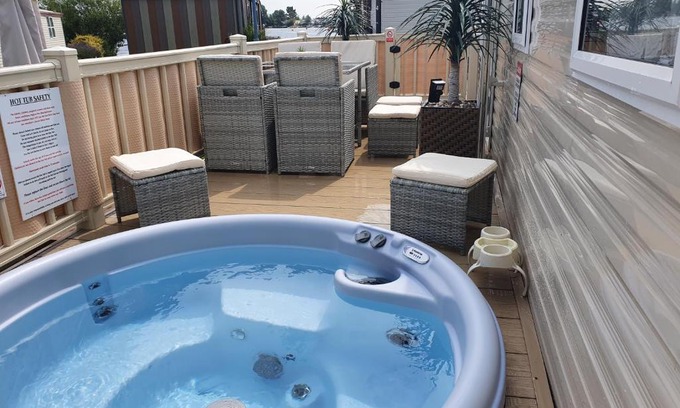 Tattershall Complejo | Relaxing Breaks with Hot tub at Tattershal lakes 3 Bedroom