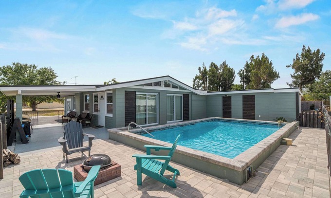 Englewood South Casa | Relaxing bungalow- Mins to Beach - Heated Pool