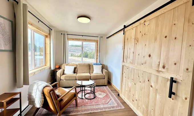 East Glacier Park Cabina | Relaxing Cabin with Waterfall near Glacier National Park - King Bed!