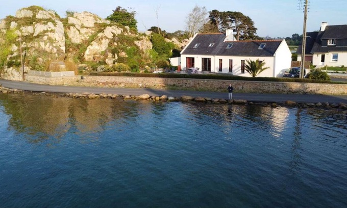 Penvenan Casa | Relajante, tranquila, impresionante vista al mar a 2 m del agua, pequeño puerto típico bretón