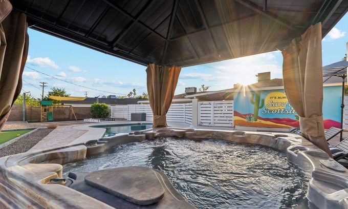 Camelback East Apartamento | Relaxing Casita | Pool | Spa | Prime Location