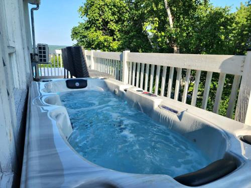 Quartier 5-4 Apartamento | Relaxing Cityscape with Hot Tub