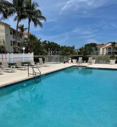 Ocean Side Village Apartamento | Relaxing Condo with Heated Pool