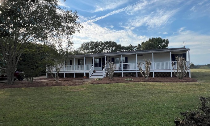 Greer Casa | Relaxing Country Getaway – Pet Friendly, Close to Greenville & Spartanburg
