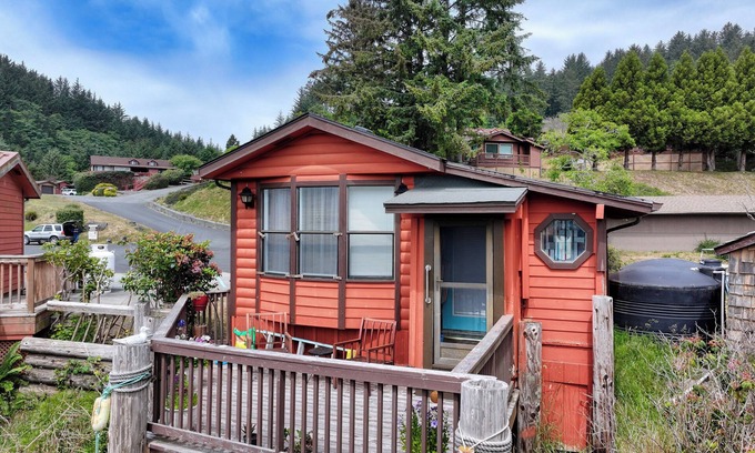 Brookings Cabina | Relaxing couples retreat in Whaleshead Resort, Brookings OR