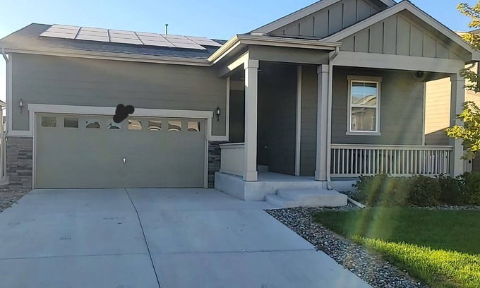 Belle Creek Casa | Relaxing Cozy Denver Suburb Home
