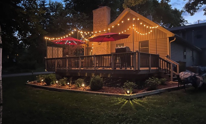 Delavan Casa | Relaxing Delavan home across street from lake sleeps 10, 4 bedrm.Dogs welcome!