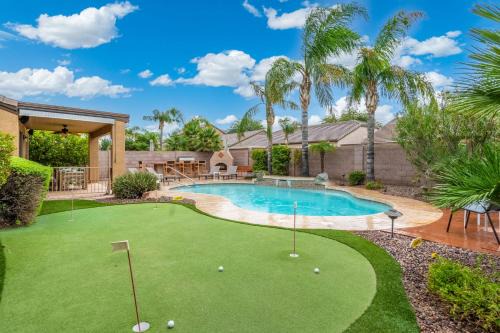 Tatum Highlands Casa | Relaxing Desert Ridge Home Pool & Putting Green