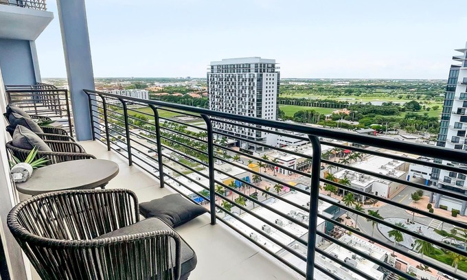 Doral Condominio | Relaxing Doral Retreat: 2BR Charm