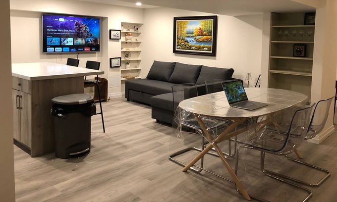 Belleville Casa | Relaxing family suite 10 min walk from the Lakeshore and pet friendly!
