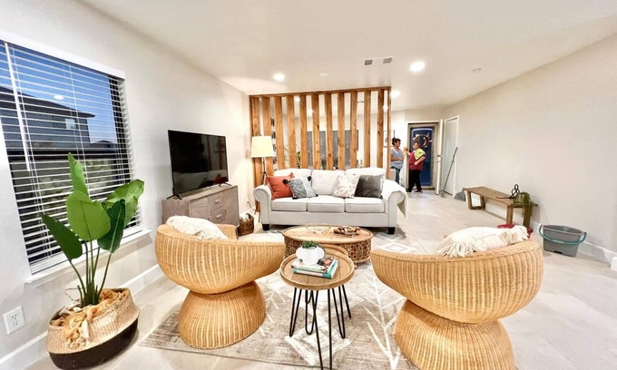 Converse Casa | Relaxing Feng Shui Family Retreat 12 Miles from San Antonio Airport