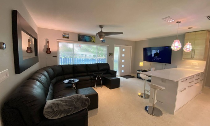 Dunnellon Casa | Relaxing FUN Home- short walk to Rainbow River