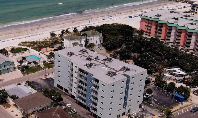 Redington Shores Condominio | ABRIL 2019 DISPONIBLE! San Remo en el Golfo! 2 dormitorios/