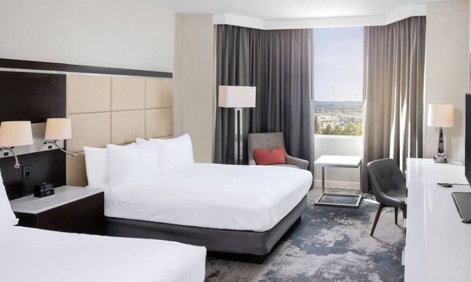 Redwood Shores Casa | Relaxing Getaway Awaits! Outdoor Pool, Pet-friendly Hotel with Mountain View!