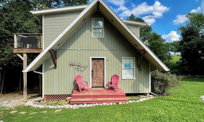 Winchester Cabina | Relaxing Getaway Cabin in Winchester, TN