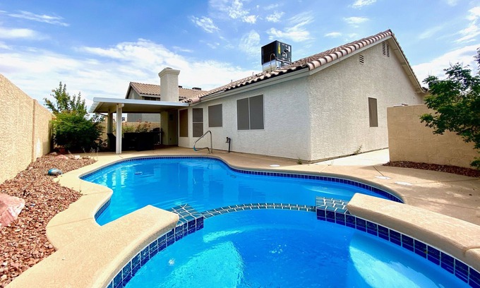 River Mountain Casa | Relaxing getaway in Henderson *near lake mead* HEATED POOL/SPA with bbq grill