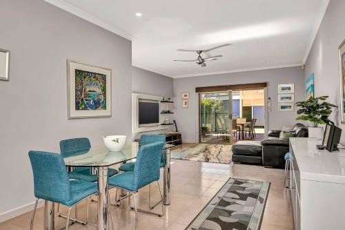 Grange Casa | Relaxing Getaway Steps from Grange Beach