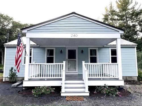 York Beach Casa | Relaxing getaway walking distance to the beach