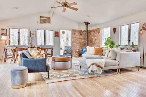 Stone Ridge Casa | Relaxing Hudson Valley Getaway- 4BR Sauna 15 acres