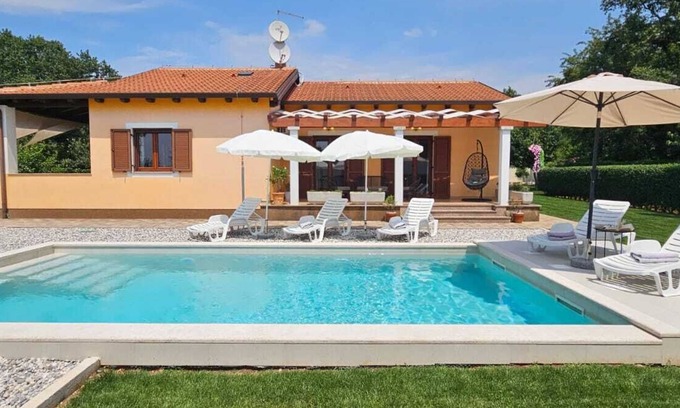 Buzinija Casa | Relaxing Istrian Home with Pool, Garden, Barbecue – Family & Pet-Friendly