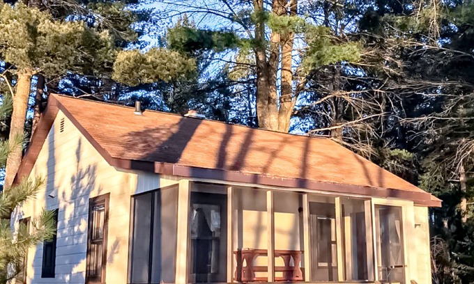 Presque Isle Cabina | Relaxing lake getaway with water views, on-site swimming, fishing, & boating