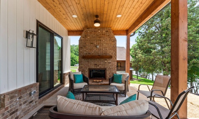 Harriman Casa | Relaxing Lakefront Retreat with Dock on Watts Bar Lake