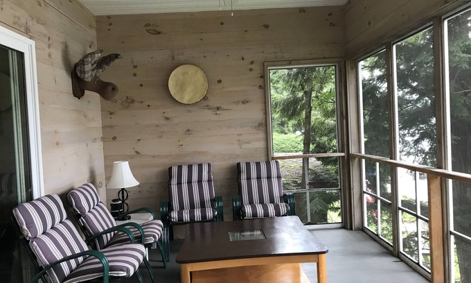 Shutesbury Casa | Relajante Lakehouse en el lago Wyola