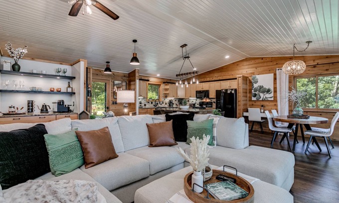 Oxford Cabina | Relaxing Lakehouse Retreat near Wisconsin Dells