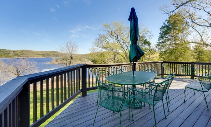 Kimberling City Casa | Relaxing Lakeview Retreat in Reeds Spring w/ Deck