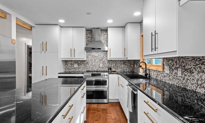 Jordan Casa | Relaxing, Luxurious 5-bedroom Vacation Home in Beautiful Historic Jordan, MN