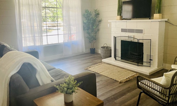 Ruidoso Cabaña | Relaxing Mountain Cottage Getaway by the River